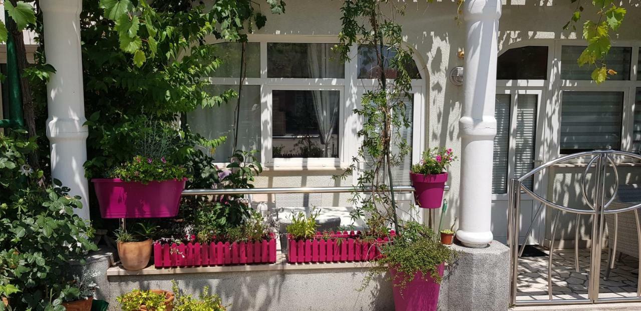 Studio Apartment For 2 Adults And 1 Child Makarská Exteriér fotografie